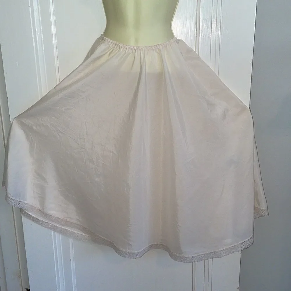 Vtg Wondermaid extremely light pink full skirt half slip - Picture 2 of 7